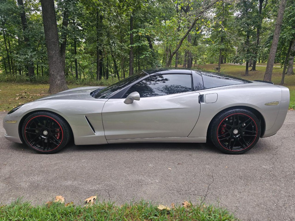 2005 Chevrolet Corvette Image 9