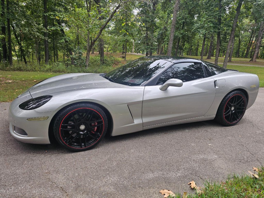 2005 Chevrolet Corvette Image 10