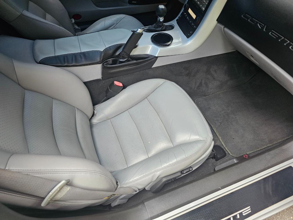2005 Chevrolet Corvette Image 16