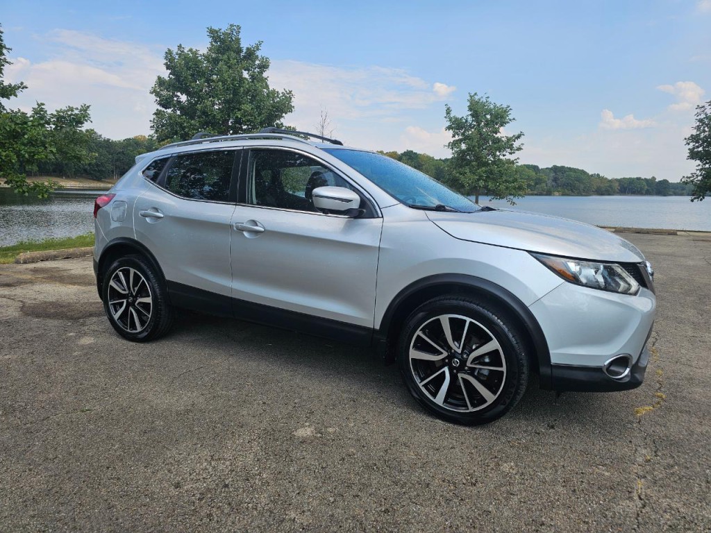 2017 Nissan Rogue Image 2