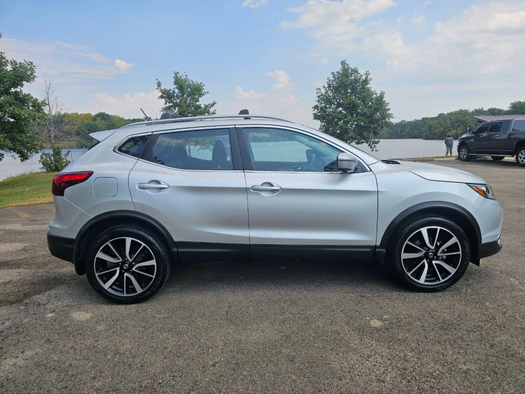2017 Nissan Rogue Image 3