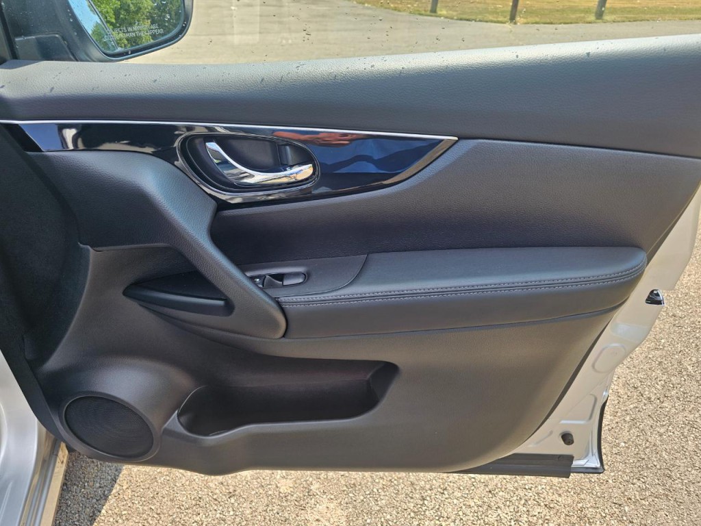 2017 Nissan Rogue Image 15