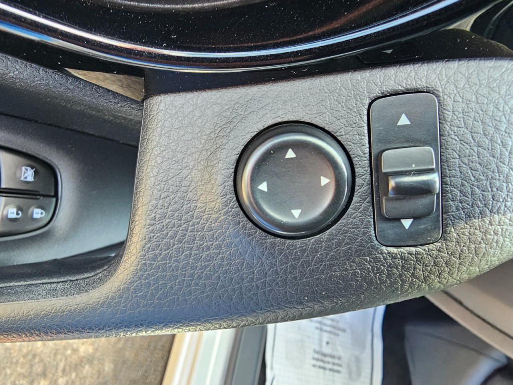 2017 Nissan Rogue Image 29