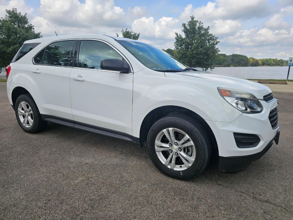 2016 Chevrolet Equinox Image 2
