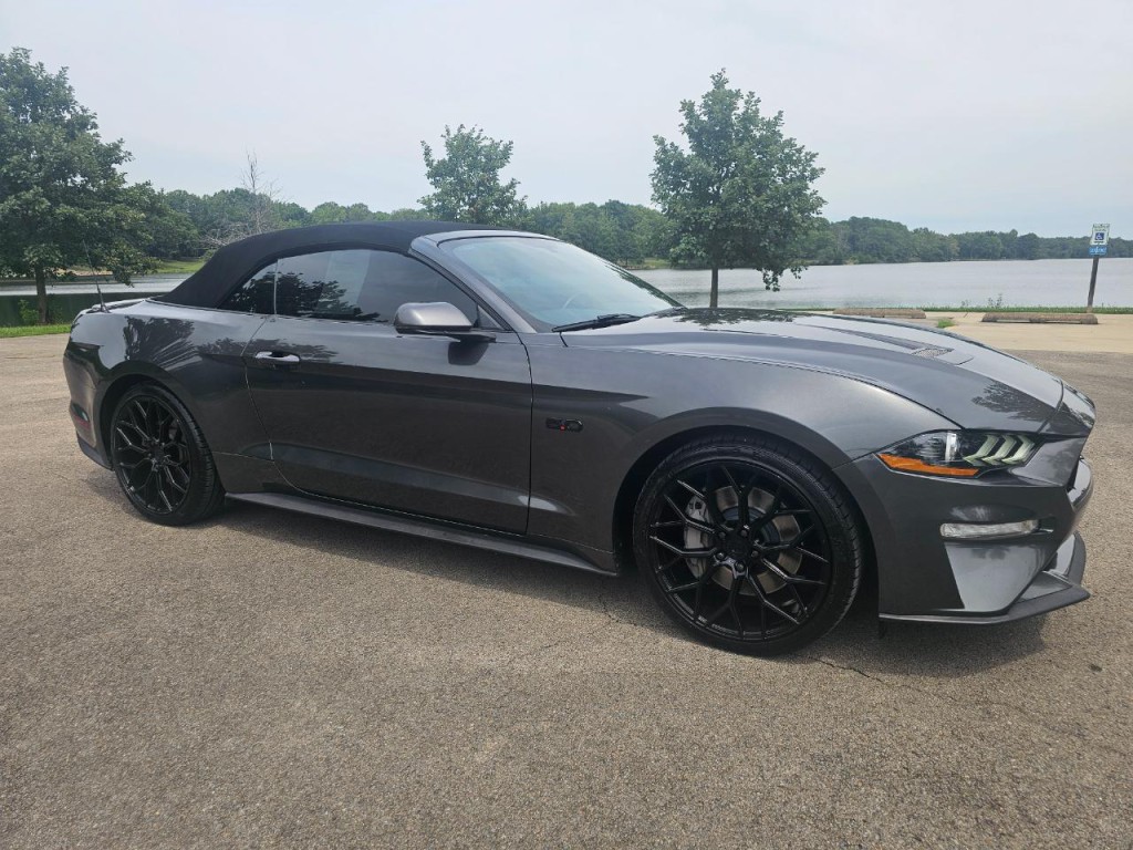 2020 Ford Mustang Image 2