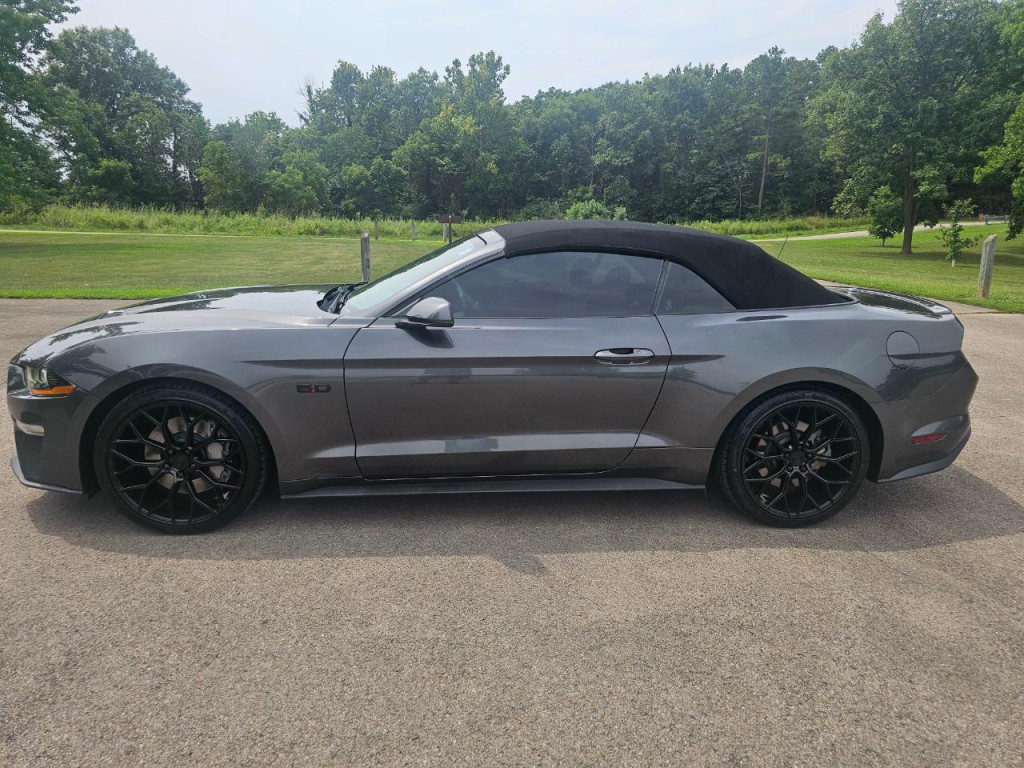 2020 Ford Mustang Image 9
