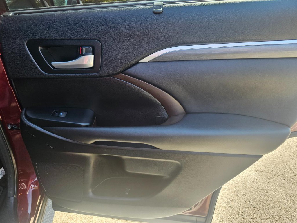 2018 Toyota Highlander Image 17