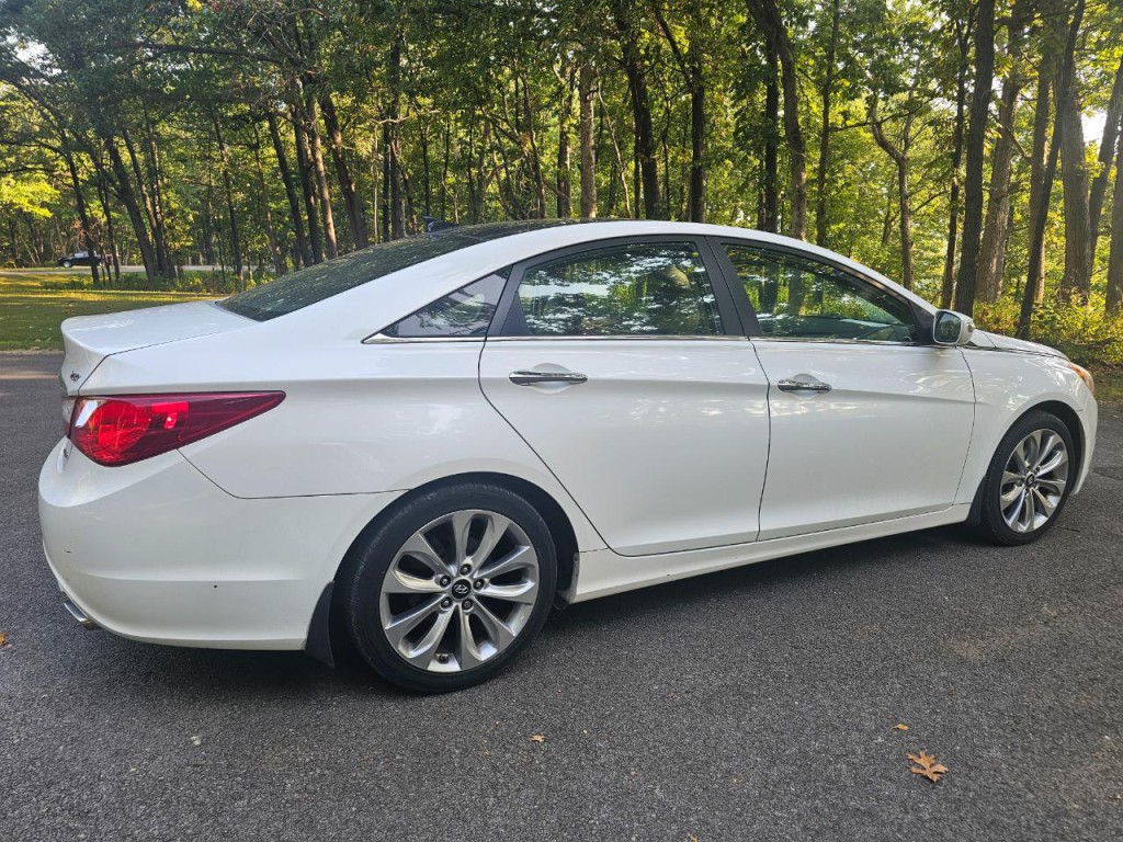 2012 Hyundai Sonata Image 2