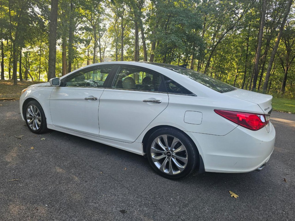2012 Hyundai Sonata Image 3