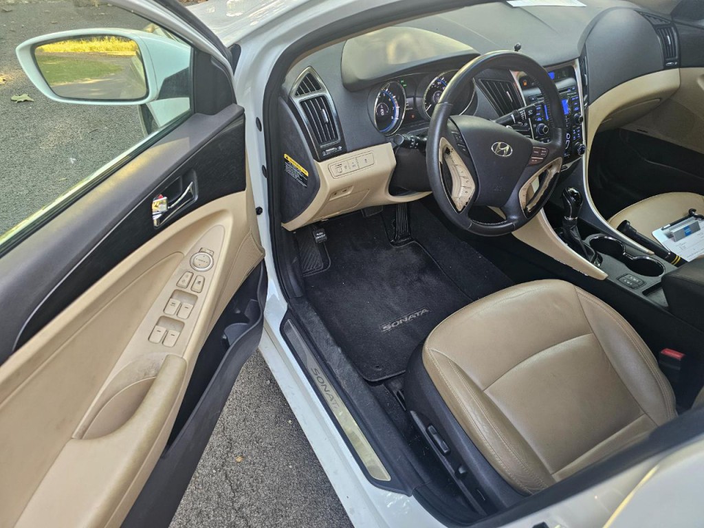 2012 Hyundai Sonata Image 5