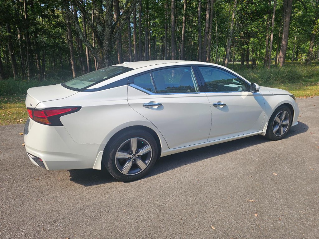 2019 Nissan Altima Image 2