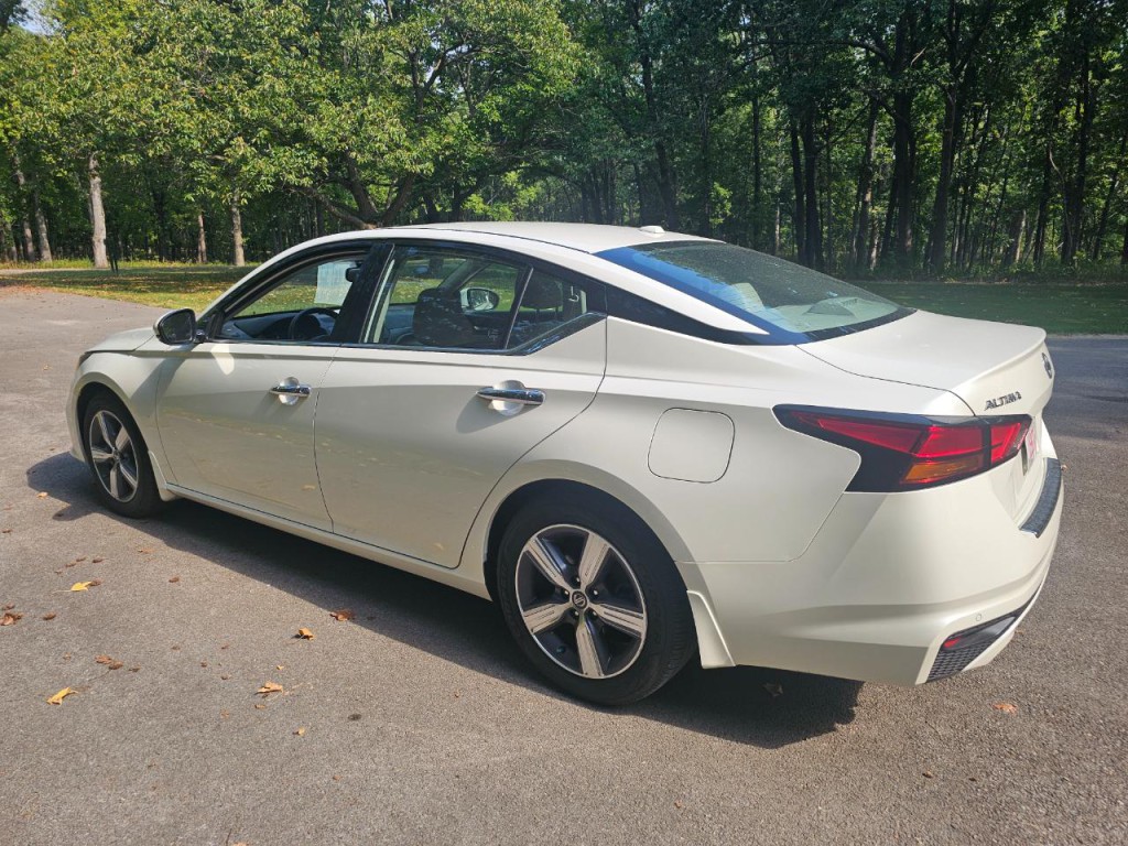 2019 Nissan Altima Image 3