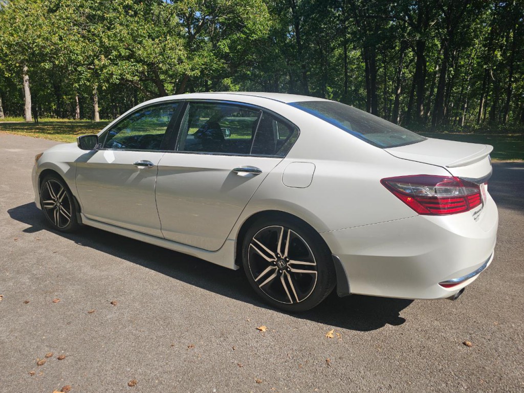 2017 Honda Accord Image 3