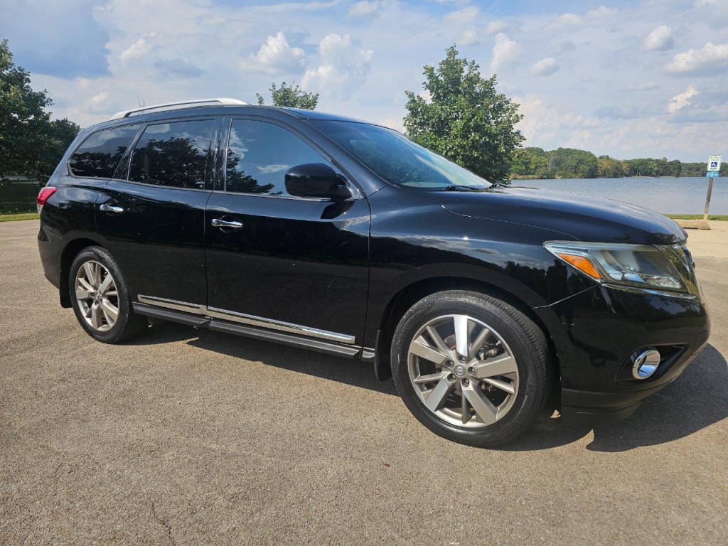 2014 Nissan Pathfinder Image 2