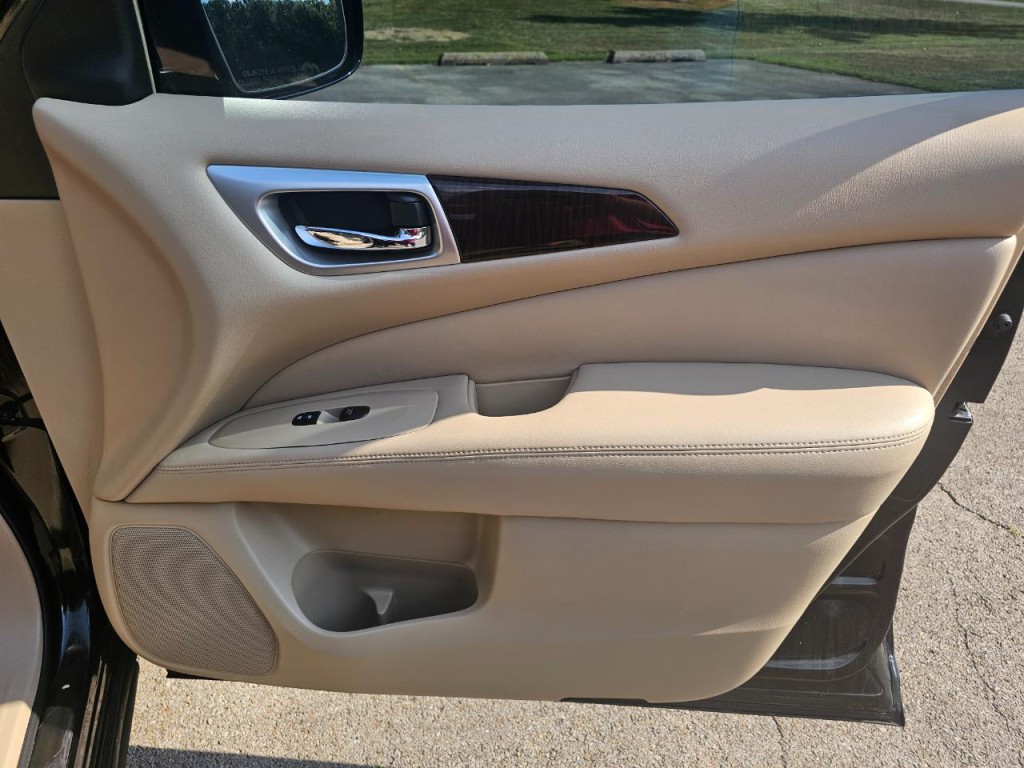 2014 Nissan Pathfinder Image 15