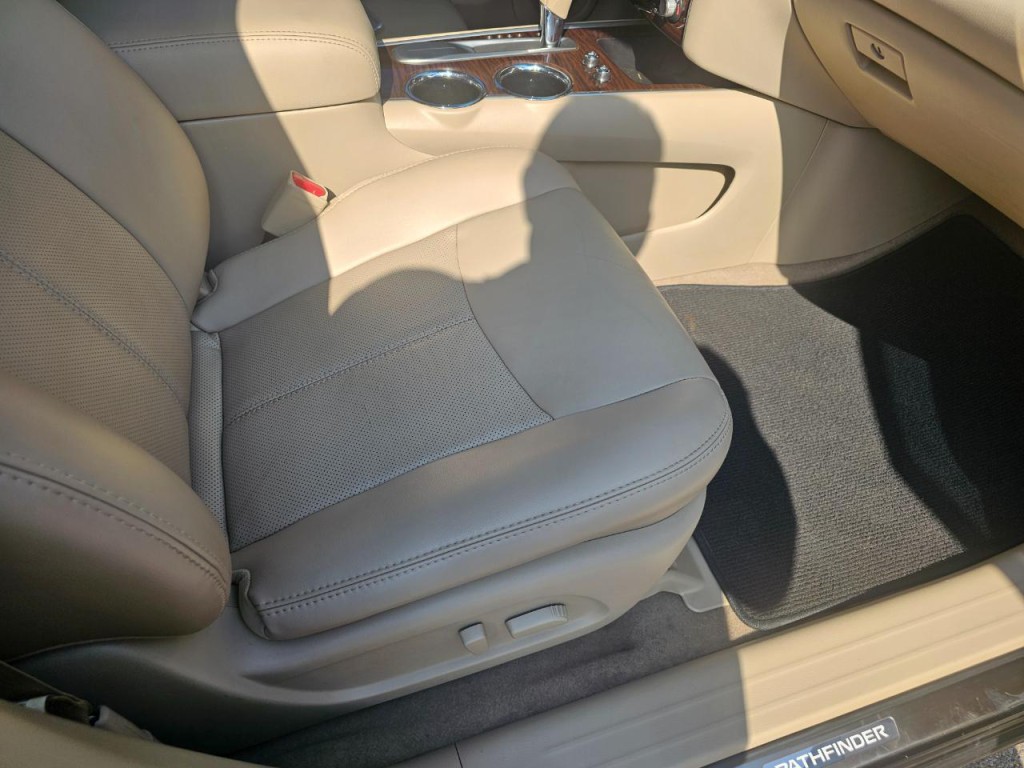 2014 Nissan Pathfinder Image 16