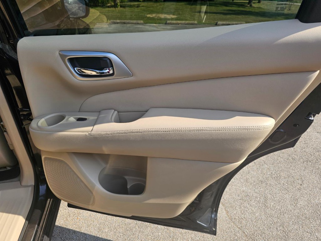 2014 Nissan Pathfinder Image 17