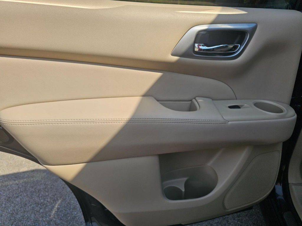 2014 Nissan Pathfinder Image 24