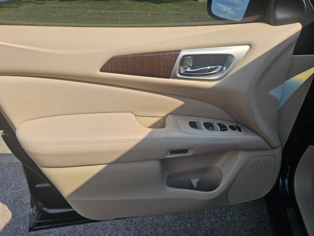 2014 Nissan Pathfinder Image 26