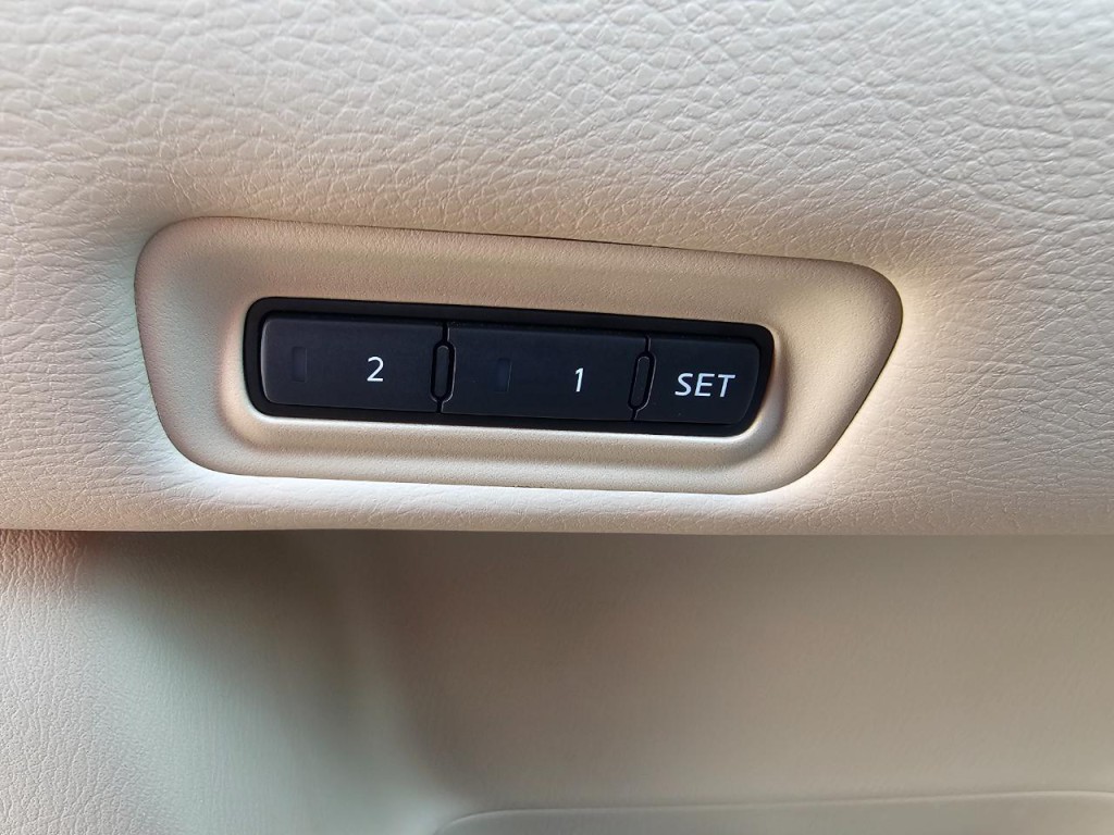 2014 Nissan Pathfinder Image 32