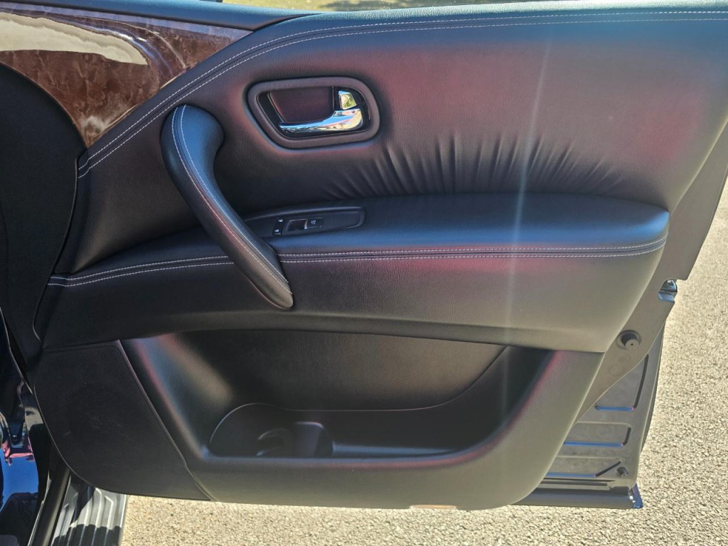2015 INFINITI QX80 Image 15