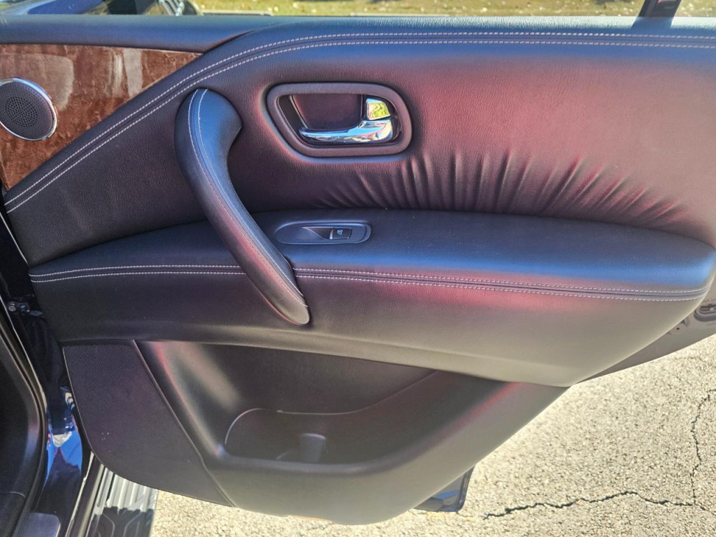 2015 INFINITI QX80 Image 17