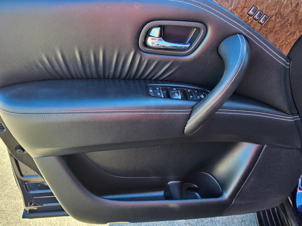 2015 INFINITI QX80 Image 27