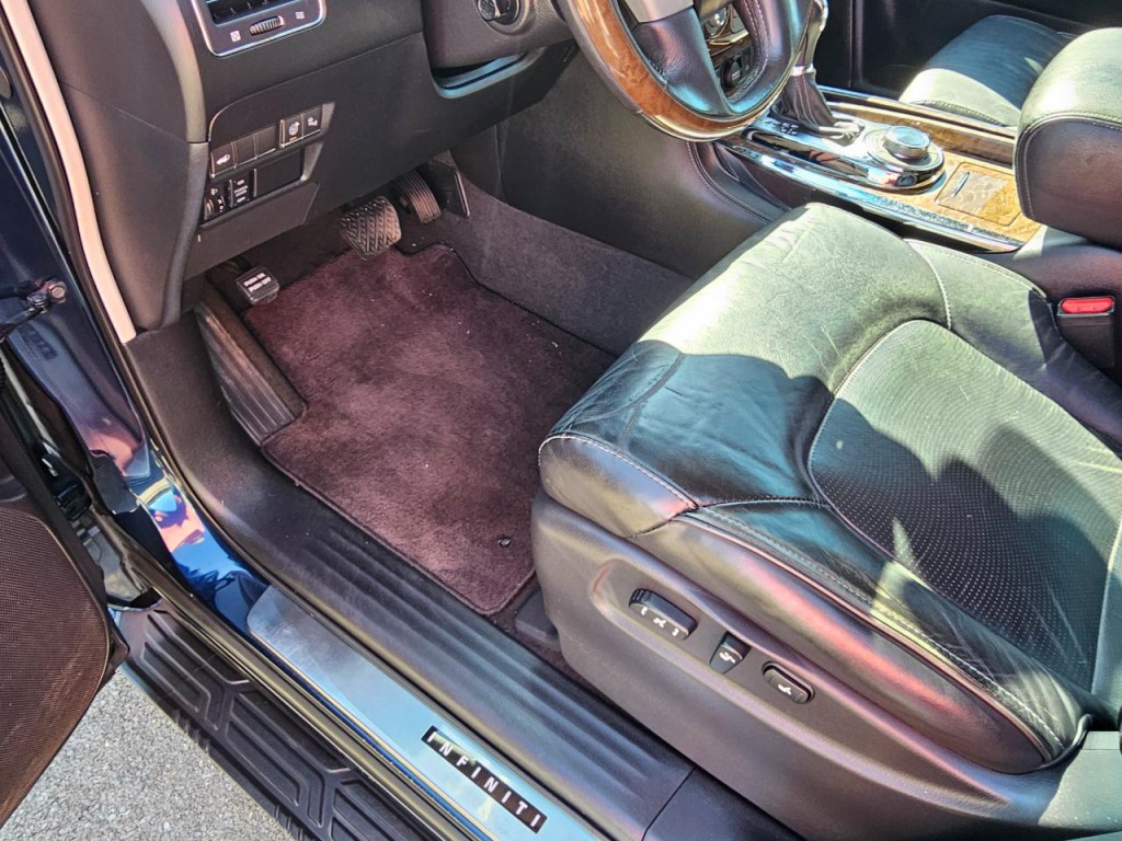 2015 INFINITI QX80 Image 28