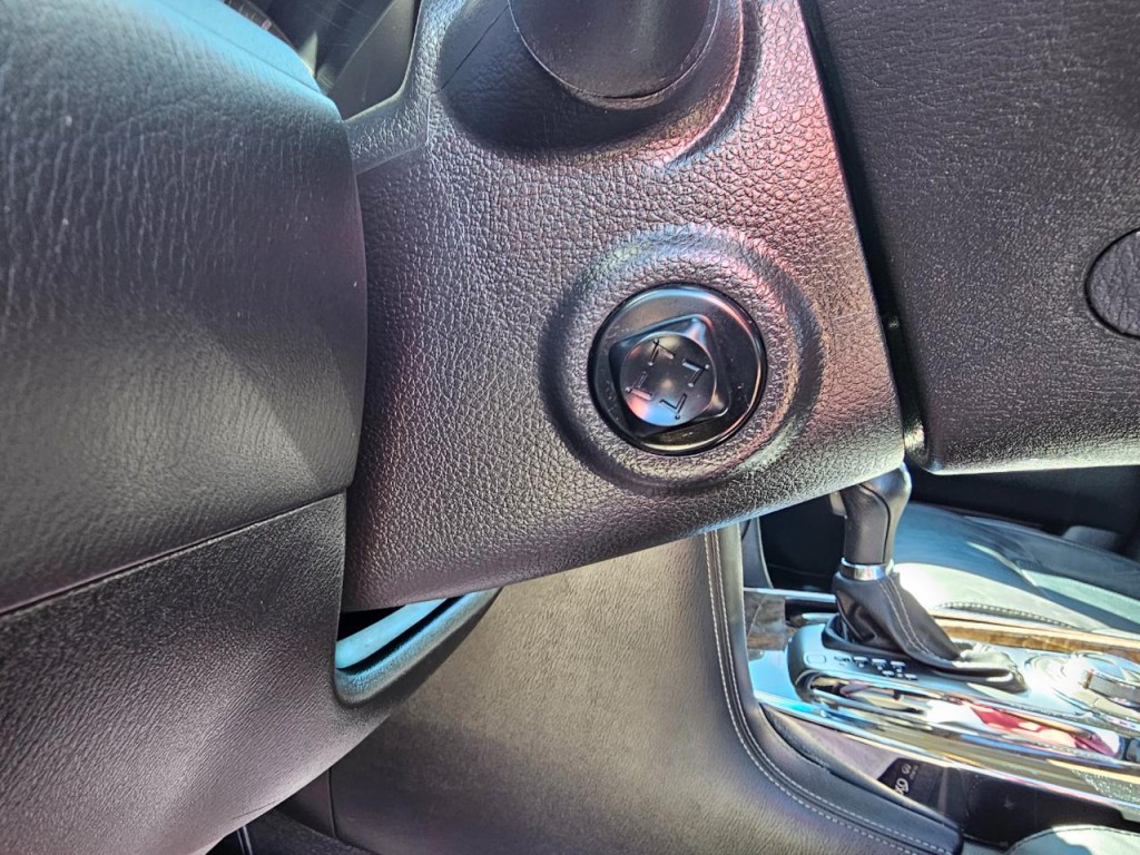 2015 INFINITI QX80 Image 35