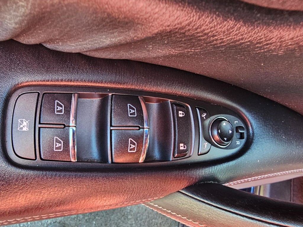 2015 INFINITI QX80 Image 36