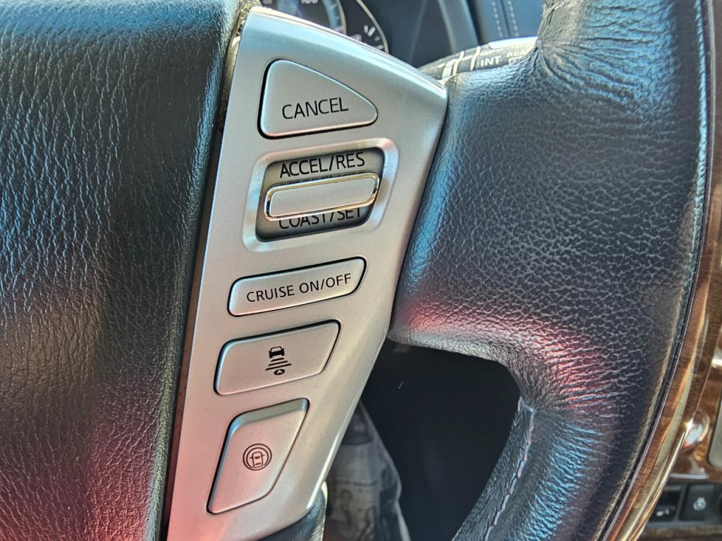 2015 INFINITI QX80 Image 37