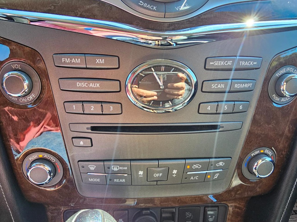 2015 INFINITI QX80 Image 49