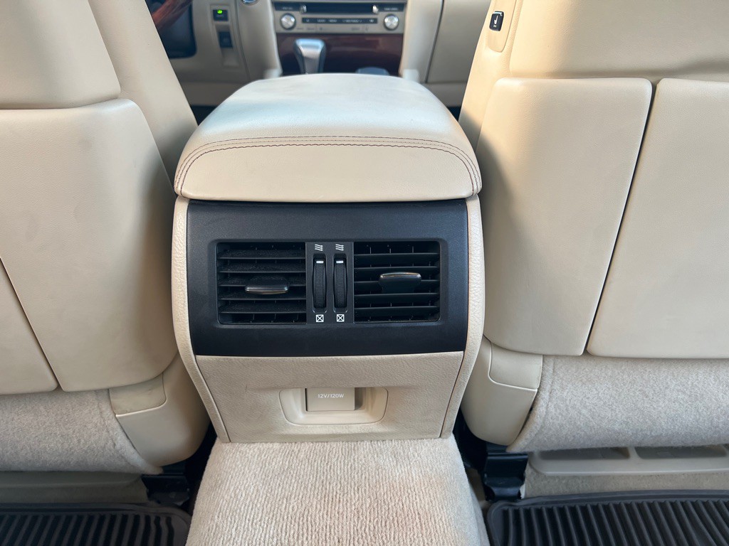 2015 Lexus LS 460 Image 18