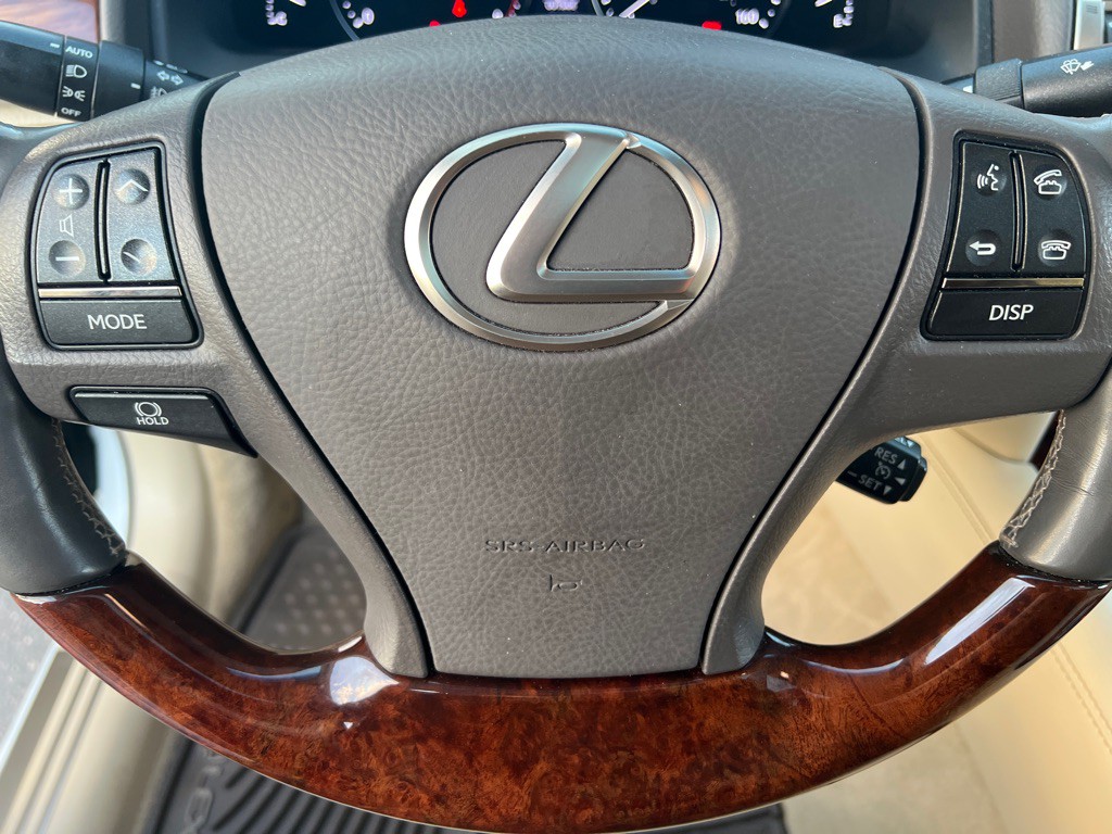 2015 Lexus LS 460 Image 19