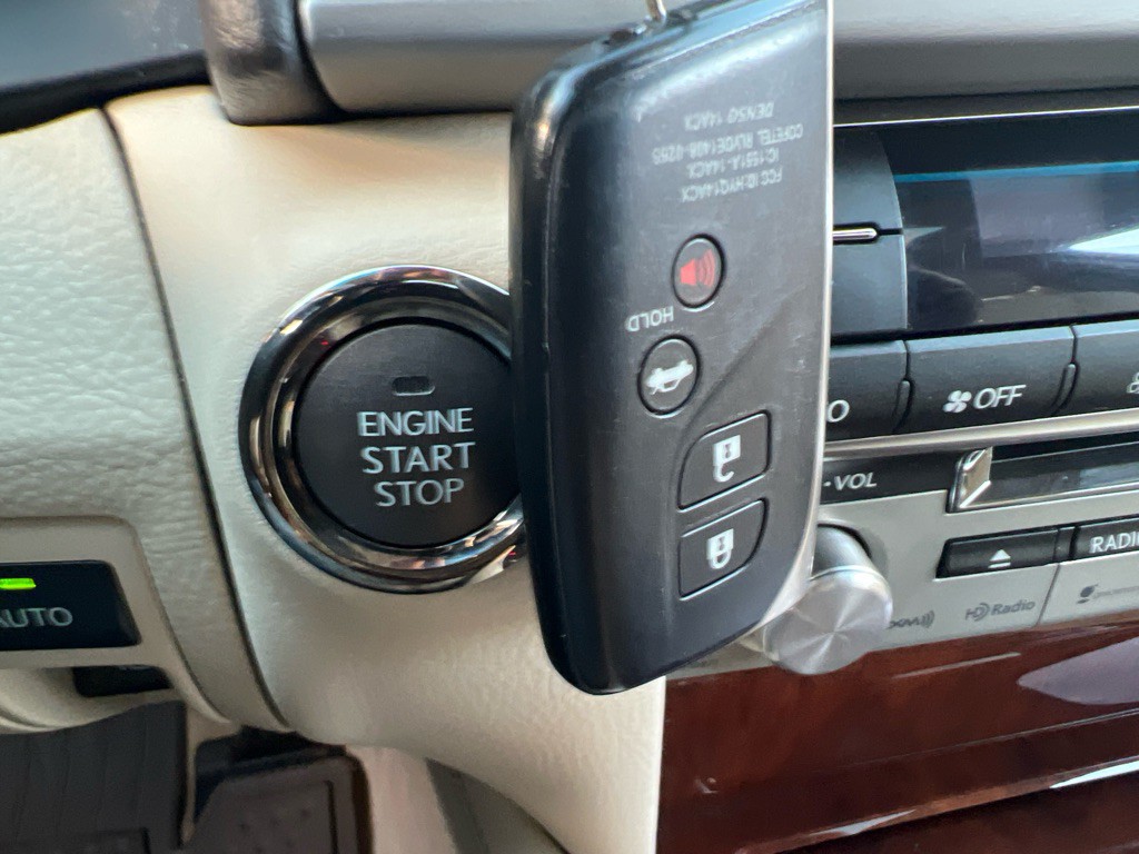 2015 Lexus LS 460 Image 24