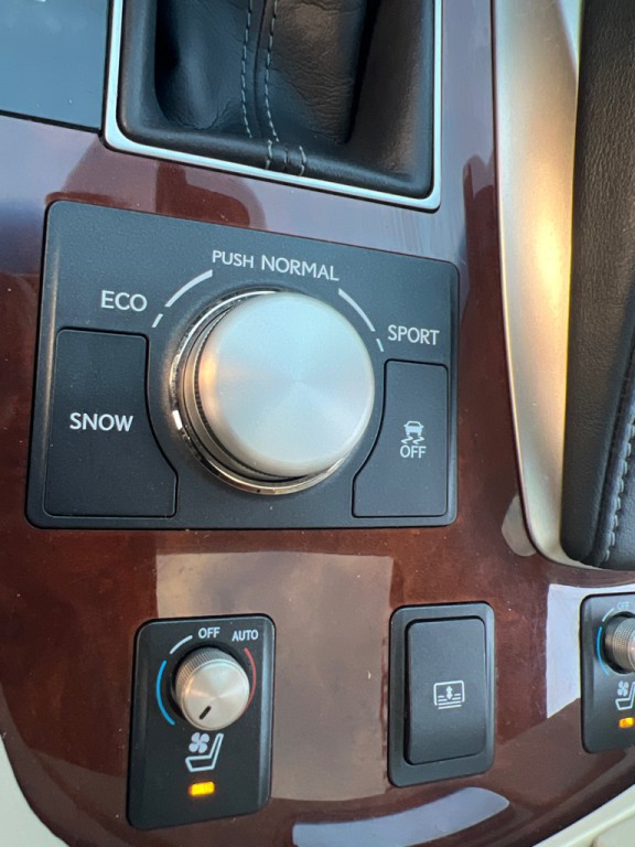 2015 Lexus LS 460 Image 28