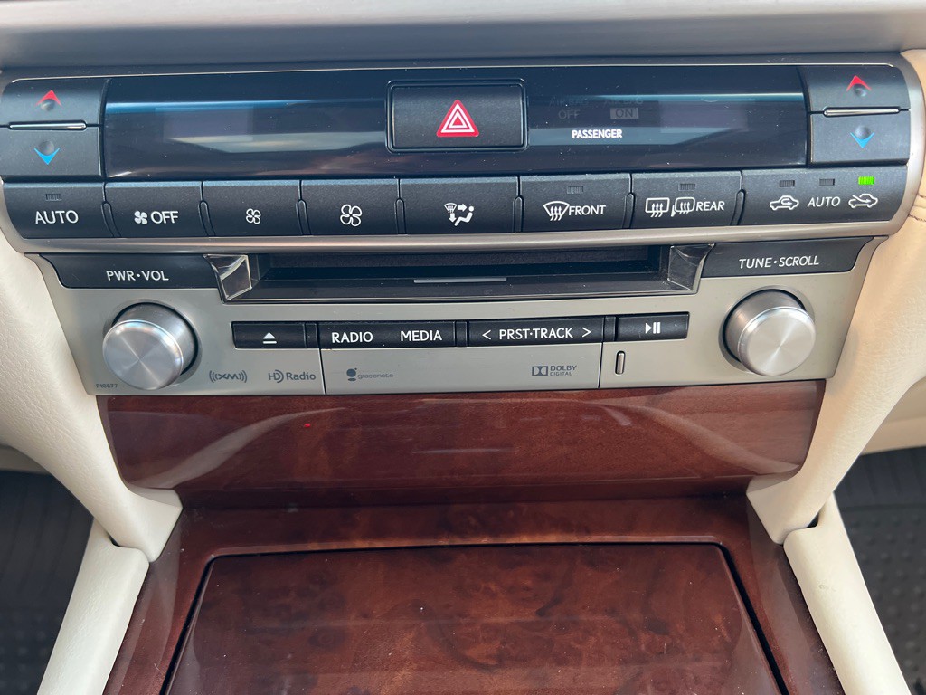 2015 Lexus LS 460 Image 30