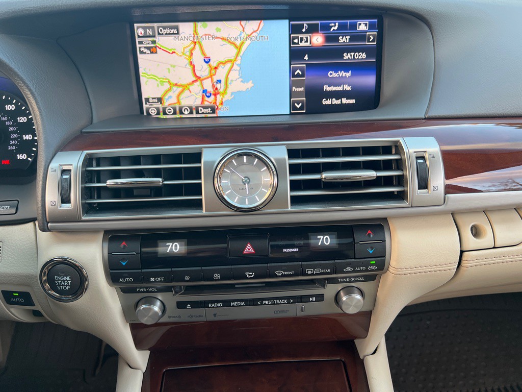 2015 Lexus LS 460 Image 34