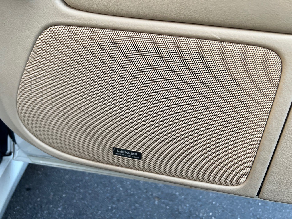 2015 Lexus LS 460 Image 36