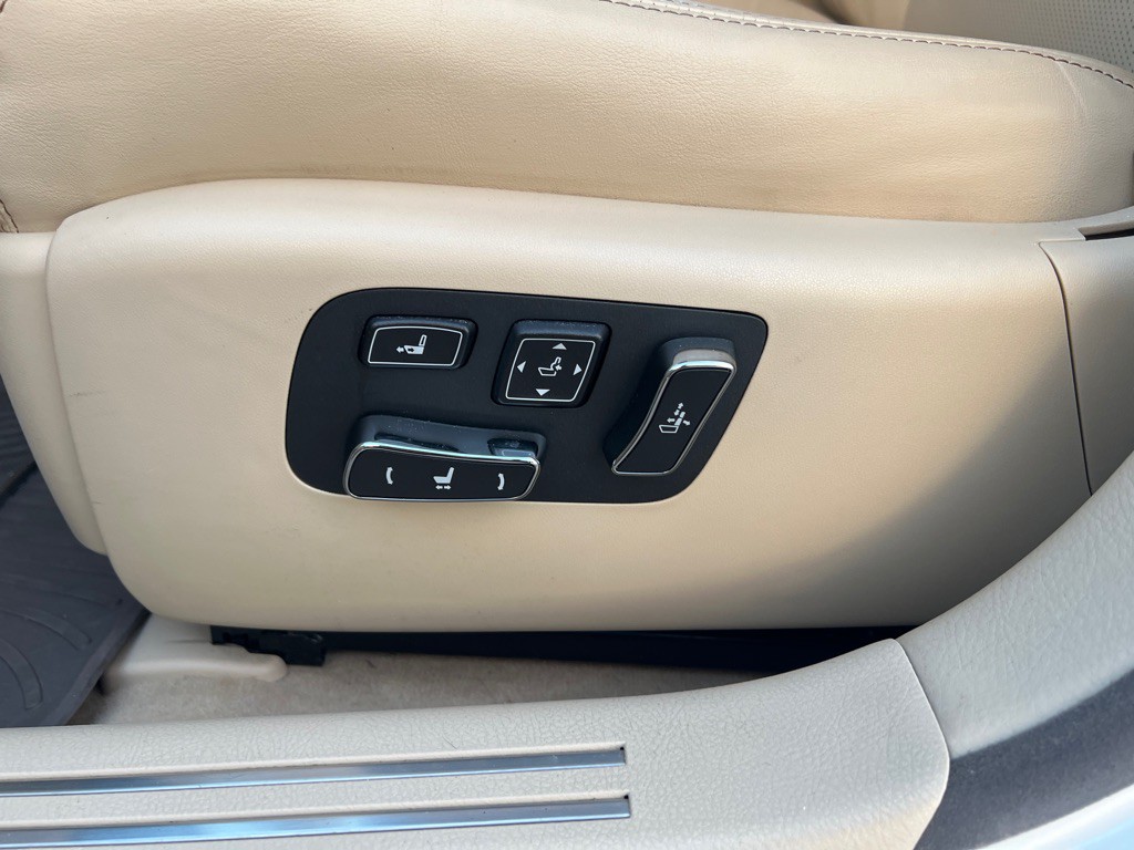 2015 Lexus LS 460 Image 37