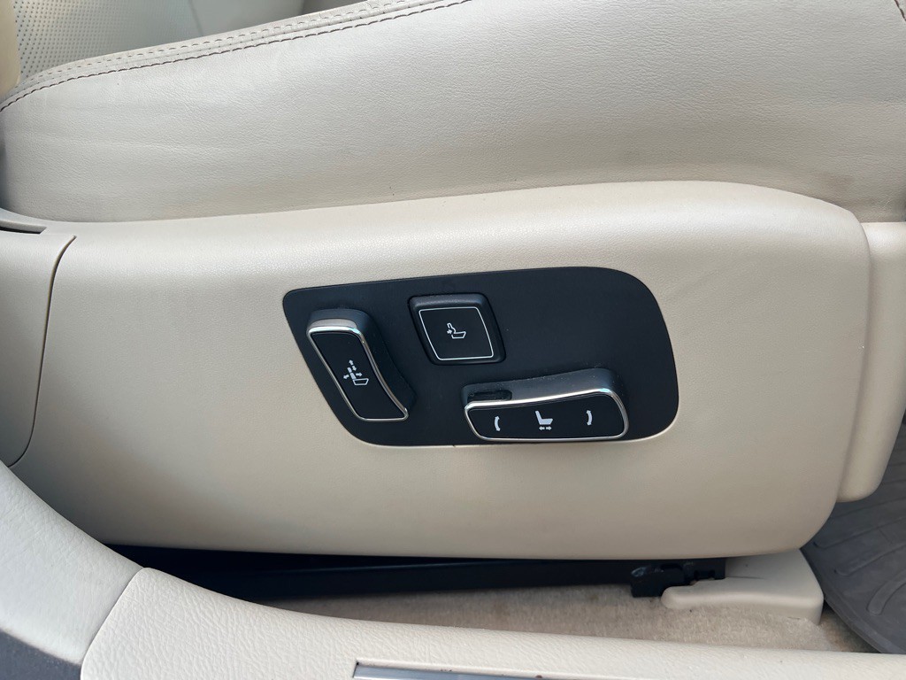 2015 Lexus LS 460 Image 38