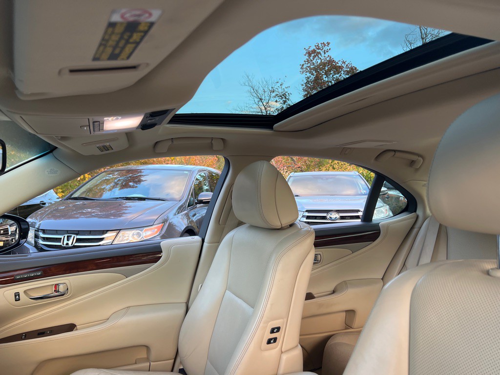 2015 Lexus LS 460 Image 39