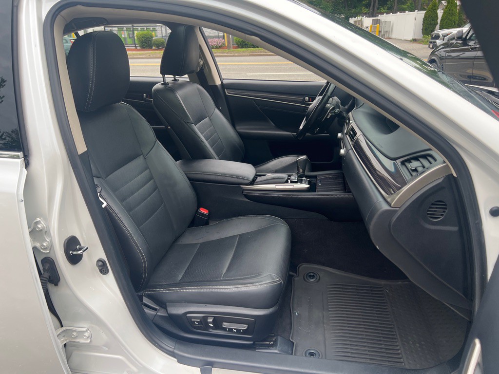 2020 Lexus GS Image 15