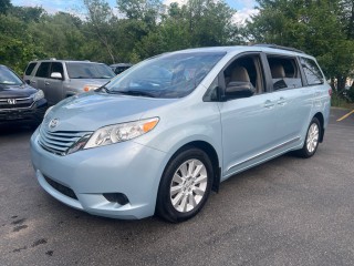 Image for 2015 Toyota Sienna LE ID: 6668338