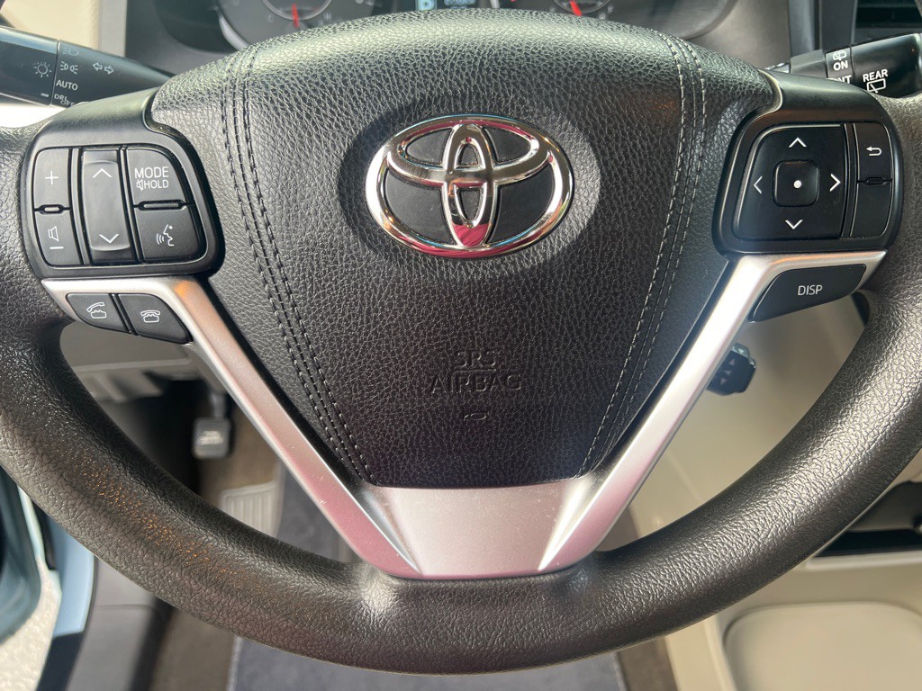 2015 Toyota Sienna Image 18
