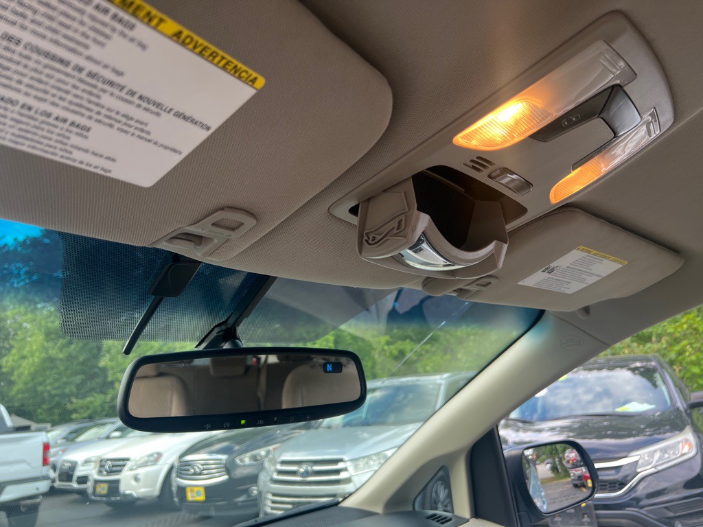 2015 Toyota Sienna Image 21