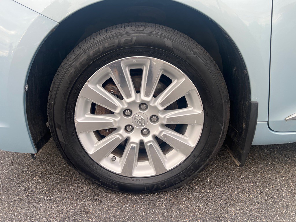 2015 Toyota Sienna Image 28