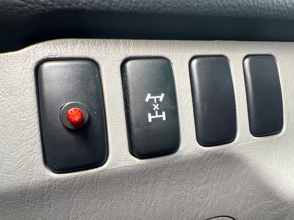 2004 Toyota 4Runner Image 27