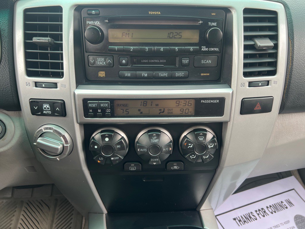 2004 Toyota 4Runner Image 28