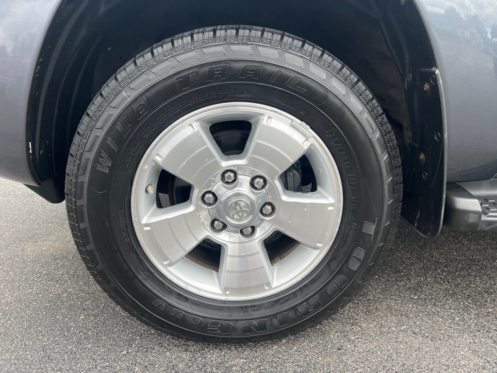 2004 Toyota 4Runner Image 33